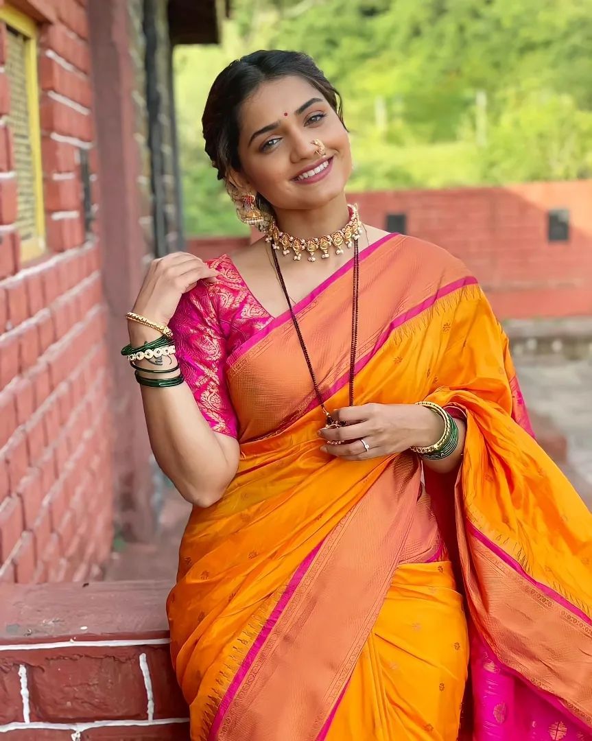 Hruta Durgule Classy Look in Saree | Cute Marathi actresses, bollywood,  hollywood, south girls