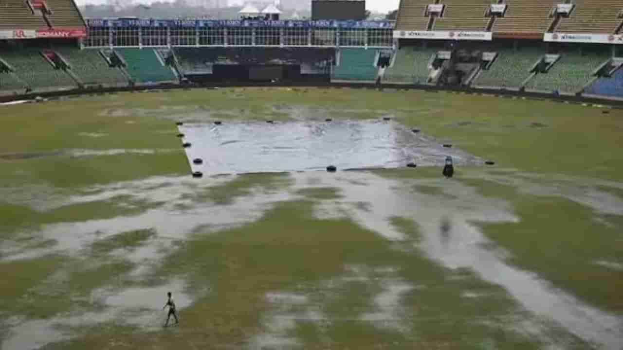 IND vs AUS 2nd T20 Weather Updates : टीम इंडिया-ऑस्ट्रेलिया सामना पावसामुळे वाहून जाणार का? पावसाबाबत मोठी अपडेट समोर