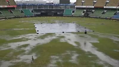 IND vs AUS 2nd T20 Weather Updates : टीम इंडिया-ऑस्ट्रेलिया सामना पावसामुळे वाहून जाणार का? पावसाबाबत मोठी अपडेट समोर