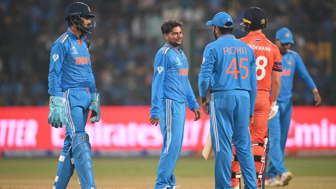 भारताने साखळी फेरीतील 9 पैकी 9 सामने जिंकले आहेत. 18 गुणांसह टीम इंडिया पहिल्या स्थानावर आहे. त्यामुळे चॅम्पियन ट्रॉफी 2025 साठी तिकीट मिळालं आहे. 