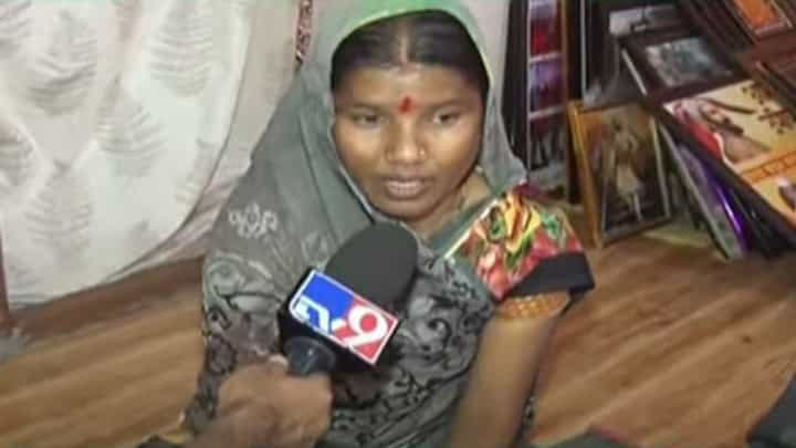 दिवाळीच्या दिवसात जरांगे पाटील घरात नाही, त्यांच्या पत्नीनं काय व्यक्त केली खंत? दिवाळीच्या दिवसात जरांगे पाटील घरात नाही, त्यांच्या पत्नीनं काय व्यक्त केली खंत?