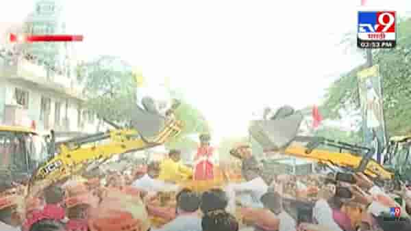 असं Grand Welcome पाहिलंय का? रूग्णालयातून डिस्चार्ज मिळाल्यानंतर जरांगे पाटील यांचं जंगी स्वागत