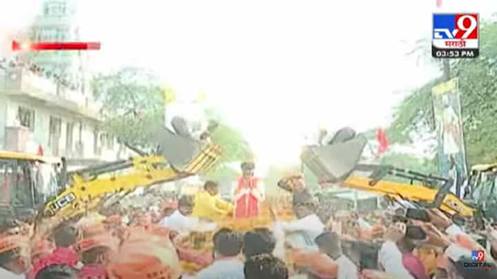 असं Grand Welcome पाहिलंय का? रूग्णालयातून डिस्चार्ज मिळाल्यानंतर जरांगे पाटील यांचं जंगी स्वागत असं Grand Welcome पाहिलंय का? रूग्णालयातून डिस्चार्ज मिळाल्यानंतर जरांगे पाटील यांचं जंगी स्वागत