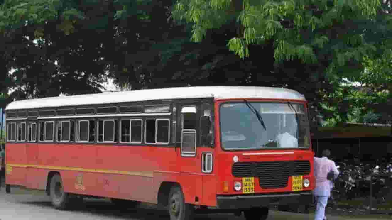 MSRTC Employee Salary : खायचं काय? जगायचं कसं? एसटी कर्मचाऱ्यांचा इतका महिन्याचा पगार रखडला MSRTC Employee Salary : खायचं काय? जगायचं कसं? एसटी कर्मचाऱ्यांचा इतका महिन्याचा पगार रखडला