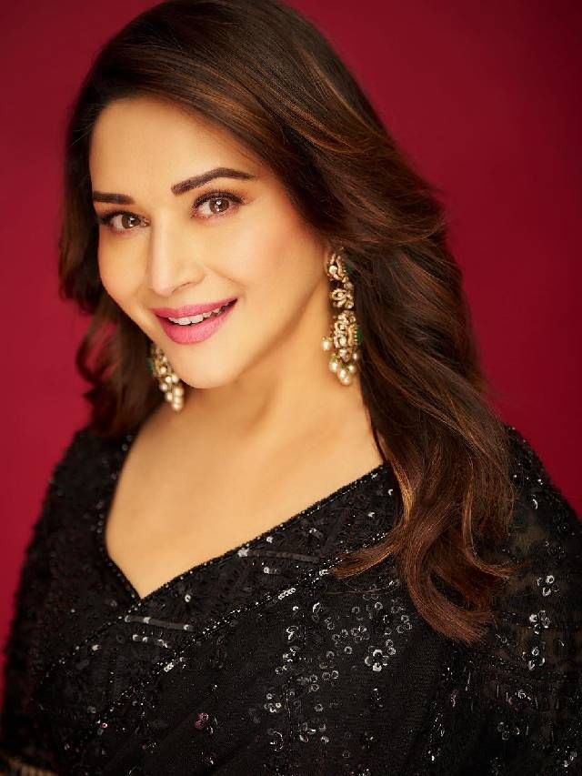 'इफ्फी'मध्ये 'धक-धक गर्ल'चा जलवा, माधुरी दीक्षितचे फोटो पाहून चाहते खल्लास 'इफ्फी'मध्ये 'धक-धक गर्ल'चा जलवा, माधुरी दीक्षितचे फोटो पाहून चाहते खल्लास