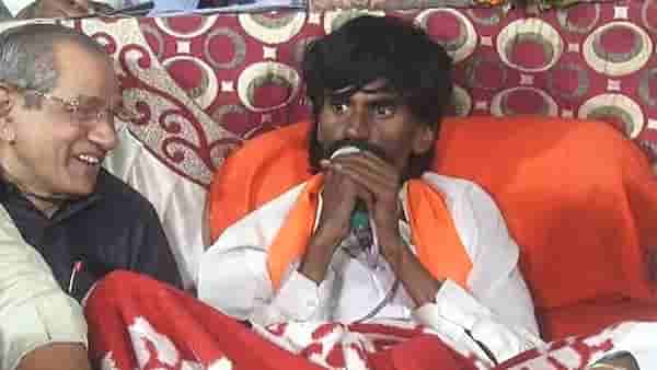राज्य सरकारला 2 जानेवारीची डेडलाईन; अखेर मनोज जरांगे यांचं उपोषण मागे