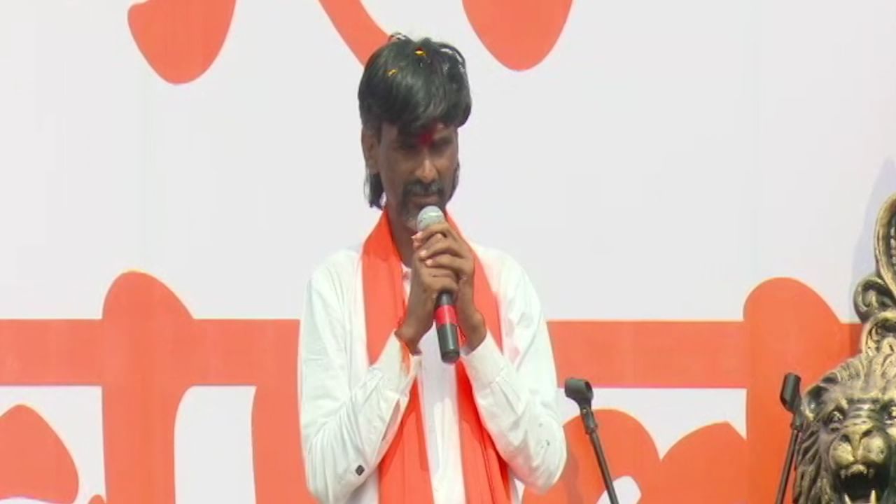 जय शिवराय म्हणत भाषणाला सुरुवात अन् इतिहासाचा दाखला देत आरक्षणाची मागणी; पुण्यात मनोज जरांगे यांचं दमदार भाषण जय शिवराय म्हणत भाषणाला सुरुवात अन् इतिहासाचा दाखला देत आरक्षणाची मागणी; पुण्यात मनोज जरांगे यांचं दमदार भाषण