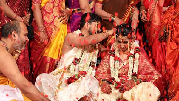 Astrology : पत्रिकेत 36 पैकी 36 गुण जुळणे किती योग्य? लग्न जुळवताना किती गुण जुळणे आवश्यक
