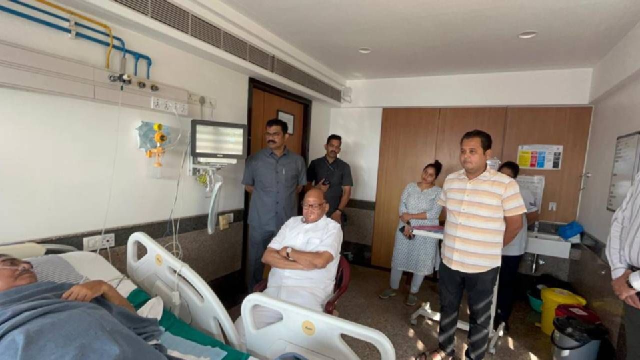 शरद पवार एकनाथ खडसे यांच्या भेटीला; हृदयविकाराचा झटका आल्यानंतर तब्येतीची विचारपूस शरद पवार एकनाथ खडसे यांच्या भेटीला; हृदयविकाराचा झटका आल्यानंतर तब्येतीची विचारपूस