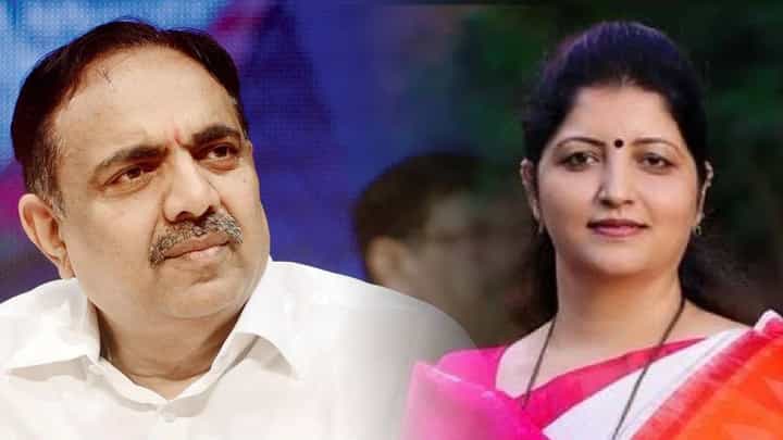 BhauBeej 2023 : पहिल्यांदाच जयंत पाटील यांच्या ऐवजी रुपाली चाकणकर यांनी कुणाचं केलं औक्षण? BhauBeej 2023 : पहिल्यांदाच जयंत पाटील यांच्या ऐवजी रुपाली चाकणकर यांनी कुणाचं केलं औक्षण?