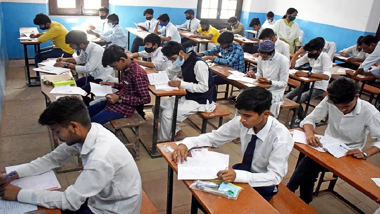 Maharashtra Board Exam Date 2023-24 : दहावी आणि बारावी बोर्ड परीक्षांच्या तारखा जाहीर Maharashtra Board Exam Date 2023-24 : दहावी आणि बारावी बोर्ड परीक्षांच्या तारखा जाहीर