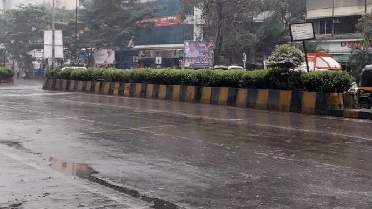 मुंबईत तुरळक तर राज्यात अवकाळी पावसाची जोरदार हजेरी, तीन-चार दिवस हवामान ढगाळ राहण्याचा अंदाज मुंबईत तुरळक तर राज्यात अवकाळी पावसाची जोरदार हजेरी, तीन-चार दिवस हवामान ढगाळ राहण्याचा अंदाज