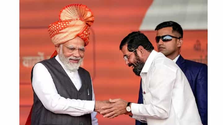 मोदींसोबत जवळीक वाढवण्यासाठी मुख्यमंत्र्यांचा खटाटोप, उबाठा नेत्यानं लगावला खोचक टोला मोदींसोबत जवळीक वाढवण्यासाठी मुख्यमंत्र्यांचा खटाटोप, उबाठा नेत्यानं लगावला खोचक टोला