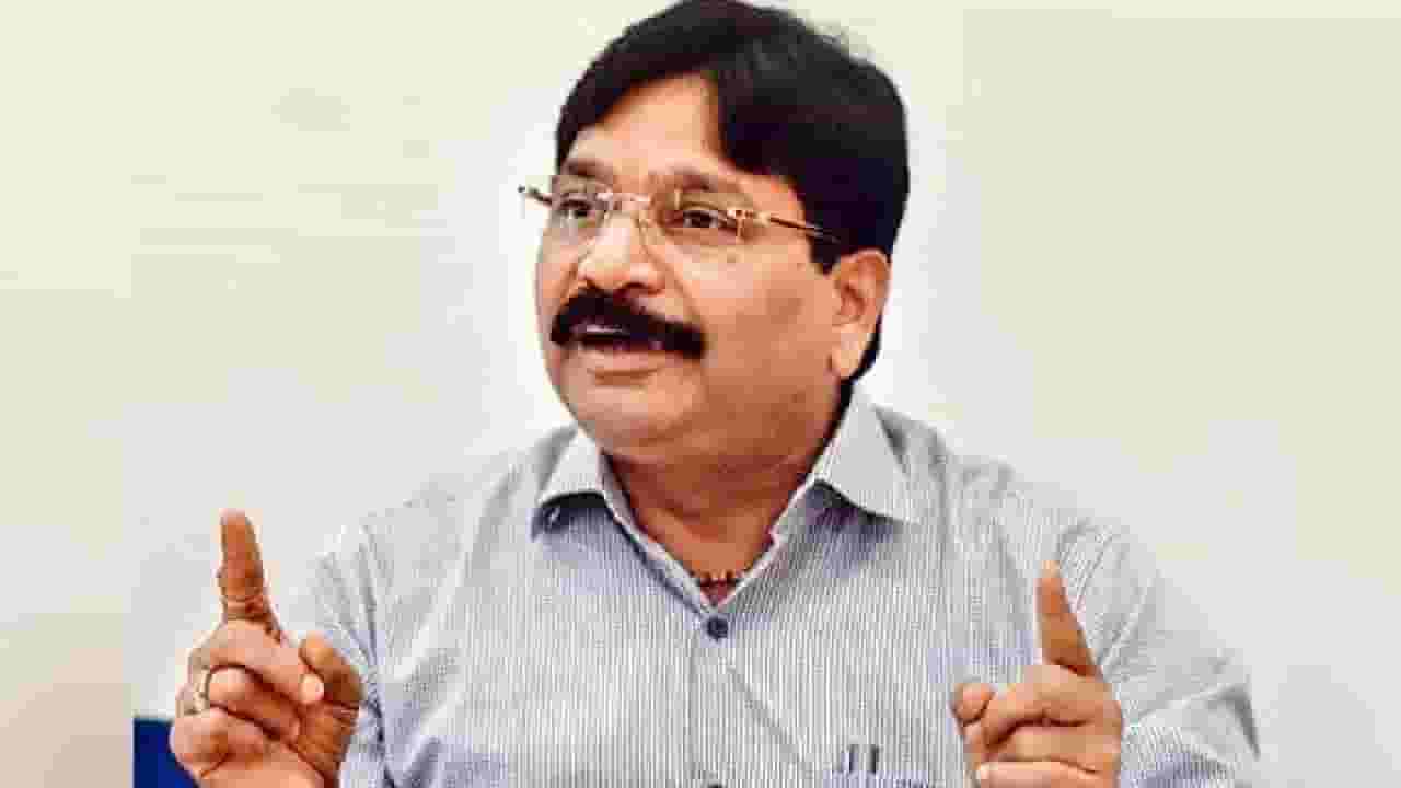 ठाकरे गटाच्या नेत्यांमागं ईडीचं भूत, 'या' खासदारानं भाजपवर साधला निशाणा ठाकरे गटाच्या नेत्यांमागं ईडीचं भूत, 'या' खासदारानं भाजपवर साधला निशाणा