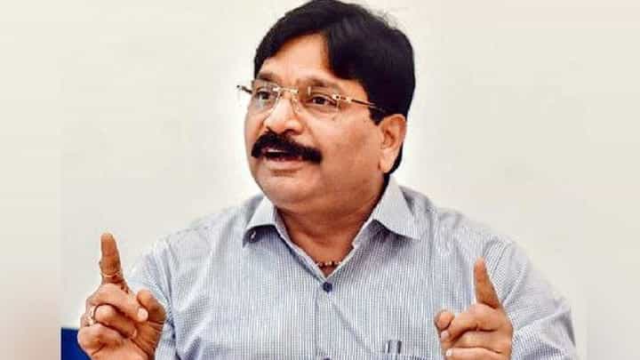ठाकरे गटाच्या नेत्यांमागं ईडीचं भूत, 'या' खासदारानं भाजपवर साधला निशाणा ठाकरे गटाच्या नेत्यांमागं ईडीचं भूत, 'या' खासदारानं भाजपवर साधला निशाणा