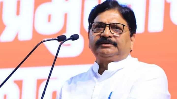Ravindra Waikar : रवींद्र वायकर यांच्या अडचणी वाढणार? ईडीकडून गुन्हा दाखल, नेमकं काय आहे प्रकरण? Ravindra Waikar : रवींद्र वायकर यांच्या अडचणी वाढणार? ईडीकडून गुन्हा दाखल, नेमकं काय आहे प्रकरण?