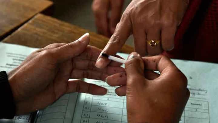Grampanchayat Election : राज्यात ग्रामपंचायत निवडणुकीचा धुरळा, कोणत्या जिल्ह्यात कोणत्या नेत्यांची प्रतिष्ठा पणाला Grampanchayat Election : राज्यात ग्रामपंचायत निवडणुकीचा धुरळा, कोणत्या जिल्ह्यात कोणत्या नेत्यांची प्रतिष्ठा पणाला