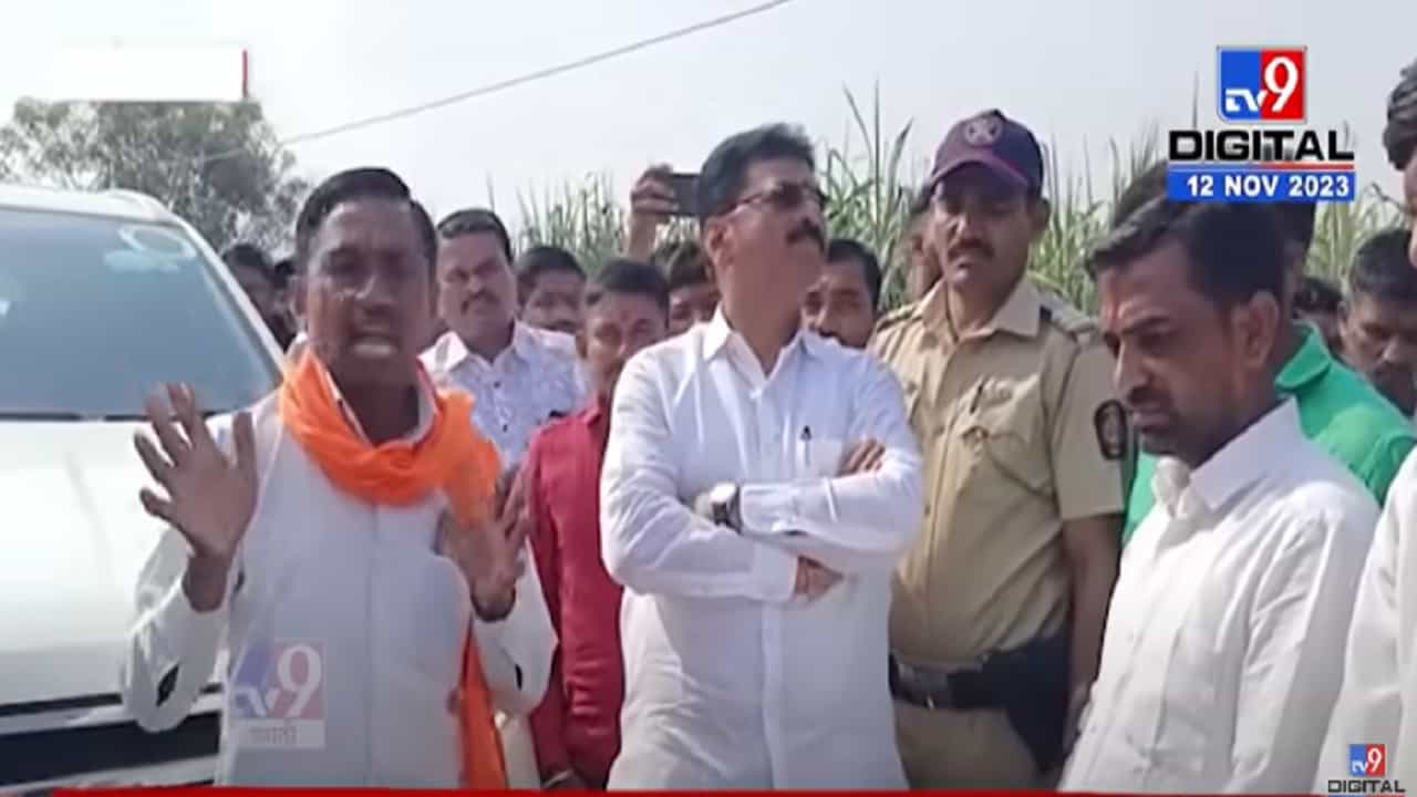 Ratnakar Gutte : रत्नाकर गुट्टे यांच्या वाहनासमोर मराठा आंदोलकांची घोषणाबाजी, कार अडवली अन्... Ratnakar Gutte : रत्नाकर गुट्टे यांच्या वाहनासमोर मराठा आंदोलकांची घोषणाबाजी, कार अडवली अन्...