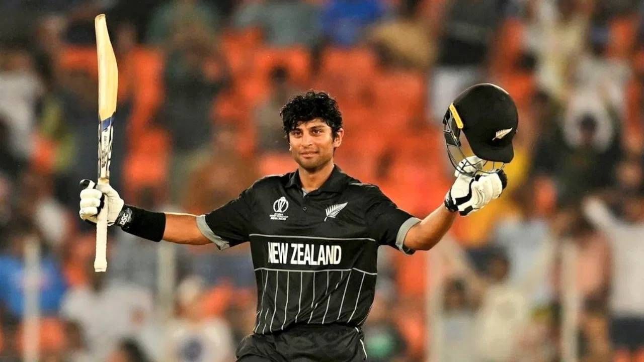 पदार्पणाच्या वनडे वर्ल्डकप स्पर्धेत सर्वाधिक धावा करण्याचा विक्रम रचिन रवींद्रच्या नावावर आहे. या आधी हा विक्रम इंग्लंडच्या जॉनी बेअरस्टोच्या नावावर होता.