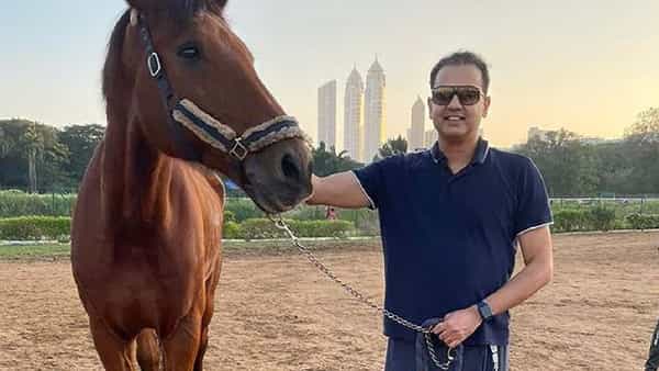 'बिग बॉस' फेम राहुल महाजन नेहमीच त्याच्या खासगी आयुष्यामुळे चर्चेत असतो. 'बिग बॉस 2'मध्ये स्पर्धक म्हणून सहभागी झाल्यानंतर त्याने सर्वांचंच लक्ष वेधलं होतं. त्यानंतर स्वयंवरमुळे राहुलचं खासगी आयुष्य चर्चेत आलं होतं. आता याच वर्षी राहुलने तिसरी पत्नी नतालिया इलिनाला घटस्फोट दिल्यामुळे पुन्हा एकदा चर्चेचा विषय ठरला आहे.