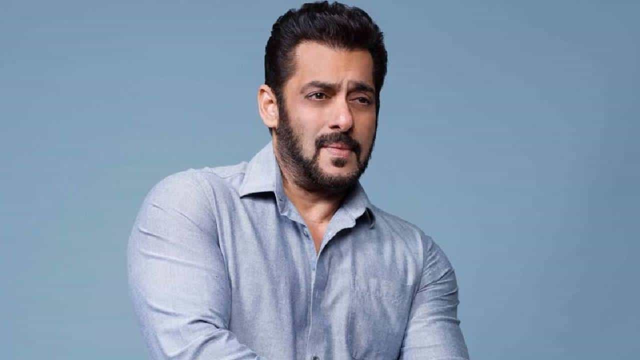 सलमान खान फाटलेले बूट घालून का फिरतोय? तो फोटो व्हायरल, लोक हैराण