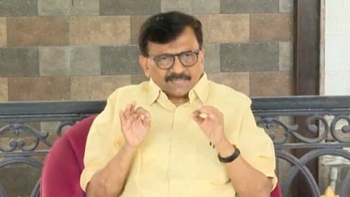 Sanjay Raut : तुम्ही इतके घाबरले की, इंडियाचं नाव तुम्ही भारत केलंय; संजय राऊत यांचा रोख नेमका कुणावर? Sanjay Raut : तुम्ही इतके घाबरले की, इंडियाचं नाव तुम्ही भारत केलंय; संजय राऊत यांचा रोख नेमका कुणावर?