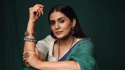 पहिल्या पतीकडून घटस्फोट, श्रीमंत व्यक्तीसोबत दुसरं लग्न, सोनाली कुलकर्णीबद्दल या गोष्टी तुम्हाला आहेत माहिती?