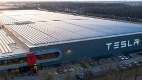 Tesla लवकरच रस्त्यावरुन धावणार, लवकरच घोषणा होणार Tesla लवकरच रस्त्यावरुन धावणार, लवकरच घोषणा होणार