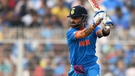 विराट कोहलीची संकटमोचक खेळी, अर्धशतकी खेळीसह रचला विक्रम विराट कोहलीची संकटमोचक खेळी, अर्धशतकी खेळीसह रचला विक्रम