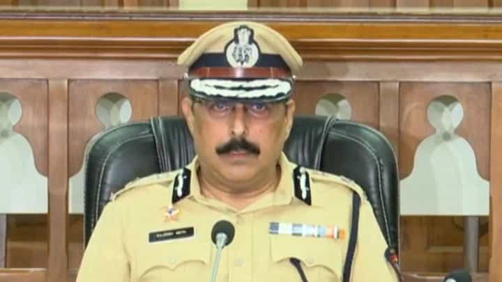 राज्यात आंदोलनाला हिंसक वळण, किती जणांवर गुन्हे तर किती जणांना अटक? पोलीस महासंचालकांची महत्त्वाची माहिती राज्यात आंदोलनाला हिंसक वळण, किती जणांवर गुन्हे तर किती जणांना अटक? पोलीस महासंचालकांची महत्त्वाची माहिती
