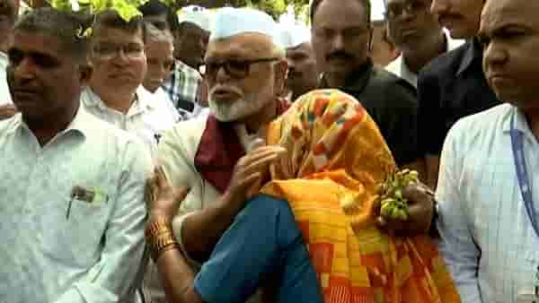 … अन् छगन भुजबळ यांच्यासमोरच शेतकरी महिलेला अश्रू अनावर