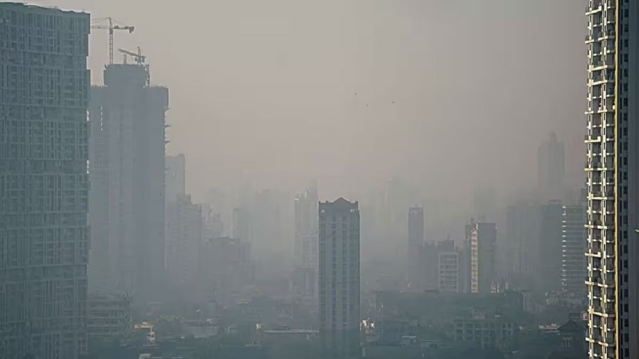 मुंबई, पुणेकरांनो सांभाळा, बाहेर पडताना काळजी घ्या, हवेची गुणवत्ता खराबच मुंबई, पुणेकरांनो सांभाळा, बाहेर पडताना काळजी घ्या, हवेची गुणवत्ता खराबच