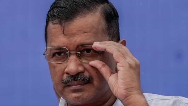 दिल्लीत अचानक 144 कलम लागू, अरविंद केजरीवाल यांचा असा काय गुन्हा? दिल्लीत अचानक 144 कलम लागू, अरविंद केजरीवाल यांचा असा काय गुन्हा?