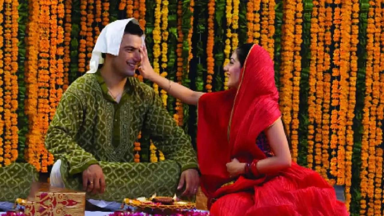 Bhai Dooj 2023 : यमराजासोबतच चित्रगुप्ताचाही आहे भाऊबीजेशी संबंध, अशी आहे पौराणिक कथा Bhai Dooj 2023 : यमराजासोबतच चित्रगुप्ताचाही आहे भाऊबीजेशी संबंध, अशी आहे पौराणिक कथा