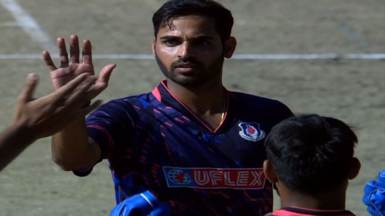 भुवनेश्वर कुमारने नुकत्याच पार पडलेल्या सय्यद मुश्ताक अली ट्रॉफी स्पर्धेत कमालीची गोलंदाजी केली. भुवीने 7 सामन्यांमध्ये 16 विकेट्स घेतल्या.