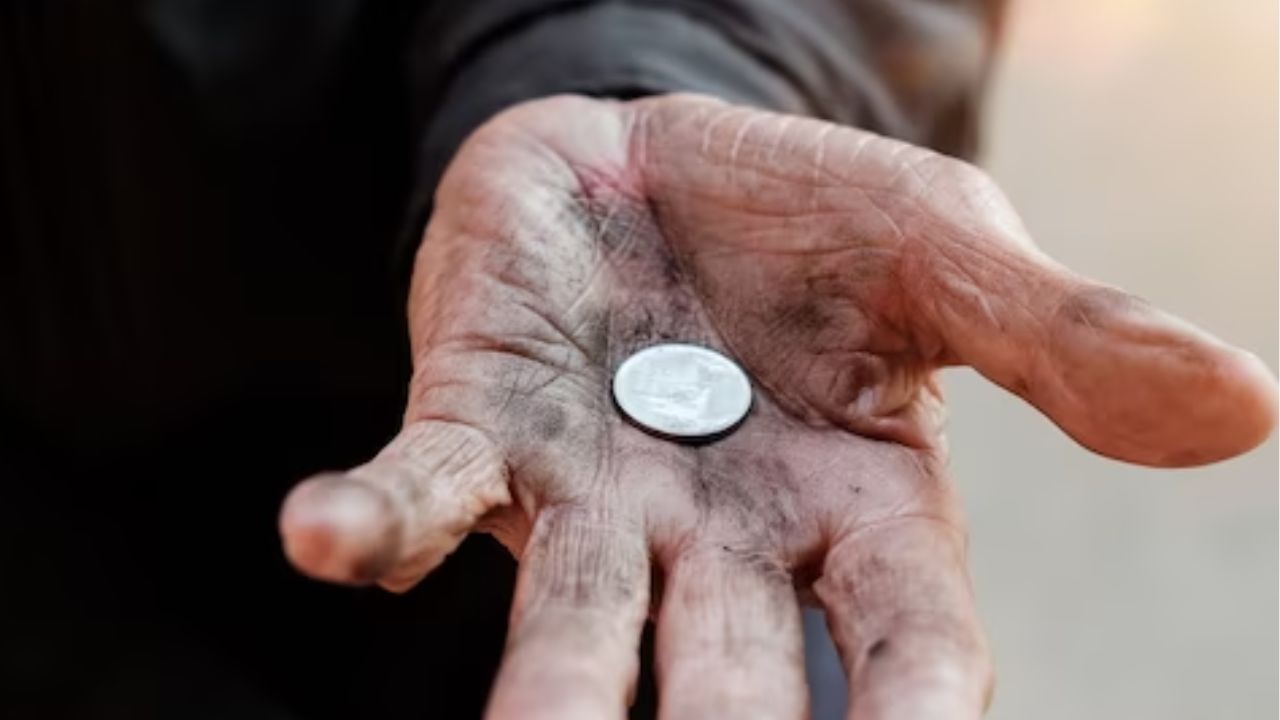 भारतातील हा कोट्यधीश भिकारी, पुणे-मुंबईत बंगला, मुले कॉन्‍वेंट शाळेत