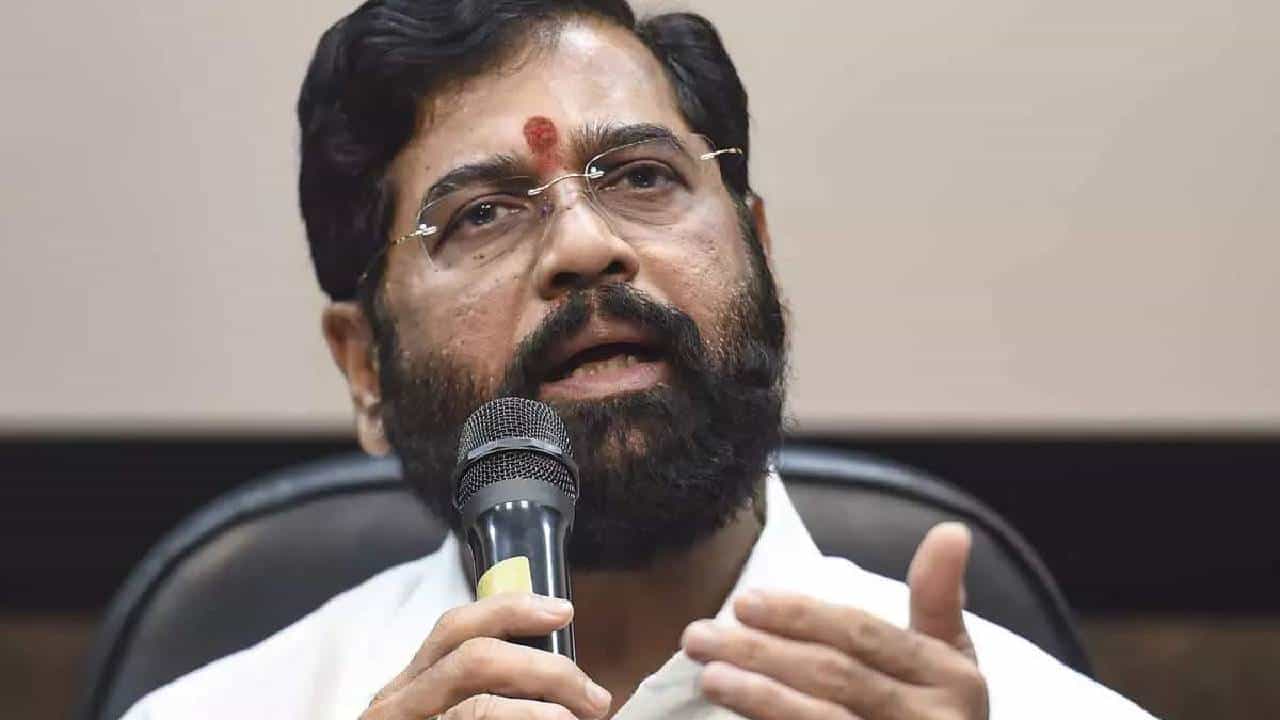 भाजपच्या स्क्रिप्टनुसार एकनाथ शिंदे बोलतात, मुख्यमंत्र्यांवर उबाठा नेत्याचा घणाघात