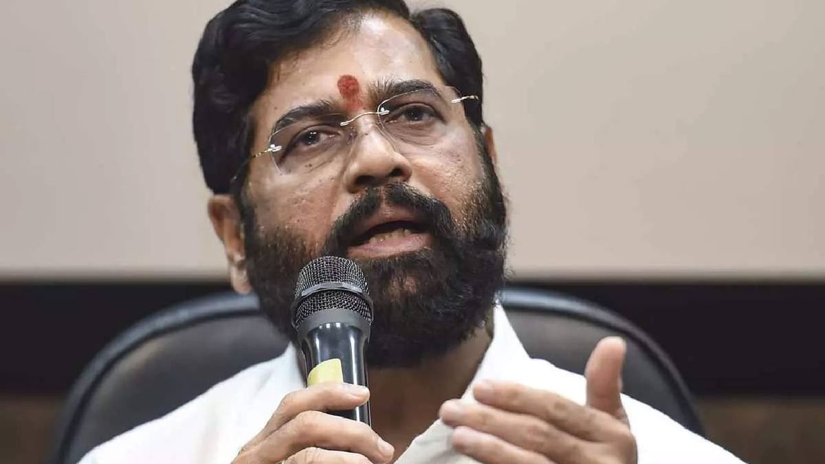 बाळासाहेबांच्या स्मृतीस्थळी शिंदे गट अन् ठाकरे गटात राडा, मुख्यमंत्री म्हणाले, बाटग्यांना 'तो' अधिकारच नाही