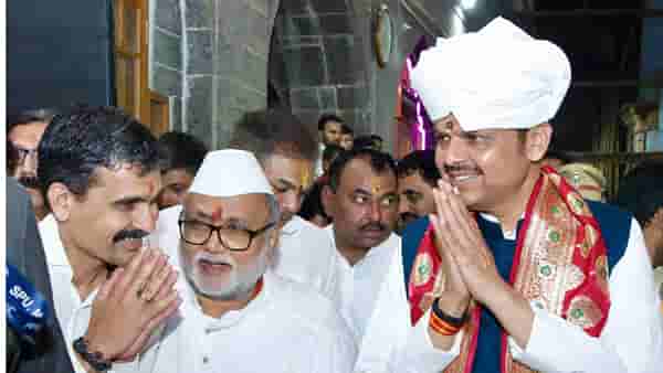 अपशब्द अन् आकस नको, विठुरायाच्या महापूजेनंतर देवेंद्र फडणवीस यांचं आवाहन काय?