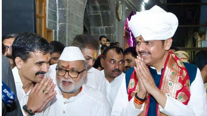 अपशब्द अन् आकस नको, विठुरायाच्या महापूजेनंतर देवेंद्र फडणवीस यांचं आवाहन काय? अपशब्द अन् आकस नको, विठुरायाच्या महापूजेनंतर देवेंद्र फडणवीस यांचं आवाहन काय?