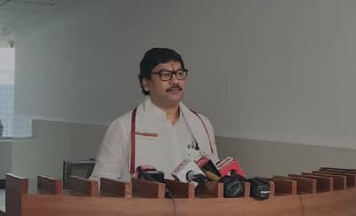 दिवाळीच्या तोंडावर कृषीमंत्री धनंजय मुंडे यांची शेतकऱ्यांसाठी आनंदाची बातमी, पहिला टप्प्यात या शेतकऱ्यांना तब्बल इतक्या कोटीच्या पिकविम्याचा लाभ