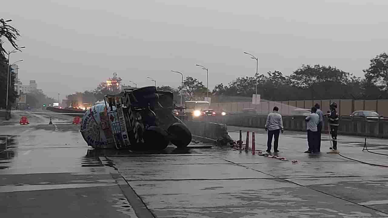 Pune News | पुण्यात विषारी अन् स्फोटक गॅस टँकर पलटला, वाहतूक थांबवली