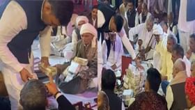 विधवा बहिणीच्या घरी नोटांचा डोंगरच रचला... नोटा मोजता मोजता लोक थकले विधवा बहिणीच्या घरी नोटांचा डोंगरच रचला... नोटा मोजता मोजता लोक थकले