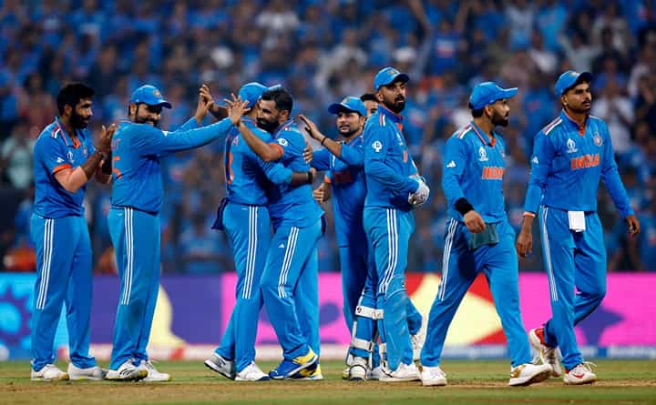 एकेकाळी आत्महत्या करायला निघालेला 'हा' क्रिकेटर बनला देशाचा हिरो, बघा कोण आहे तो जादूगार? एकेकाळी आत्महत्या करायला निघालेला 'हा' क्रिकेटर बनला देशाचा हिरो, बघा कोण आहे तो जादूगार?