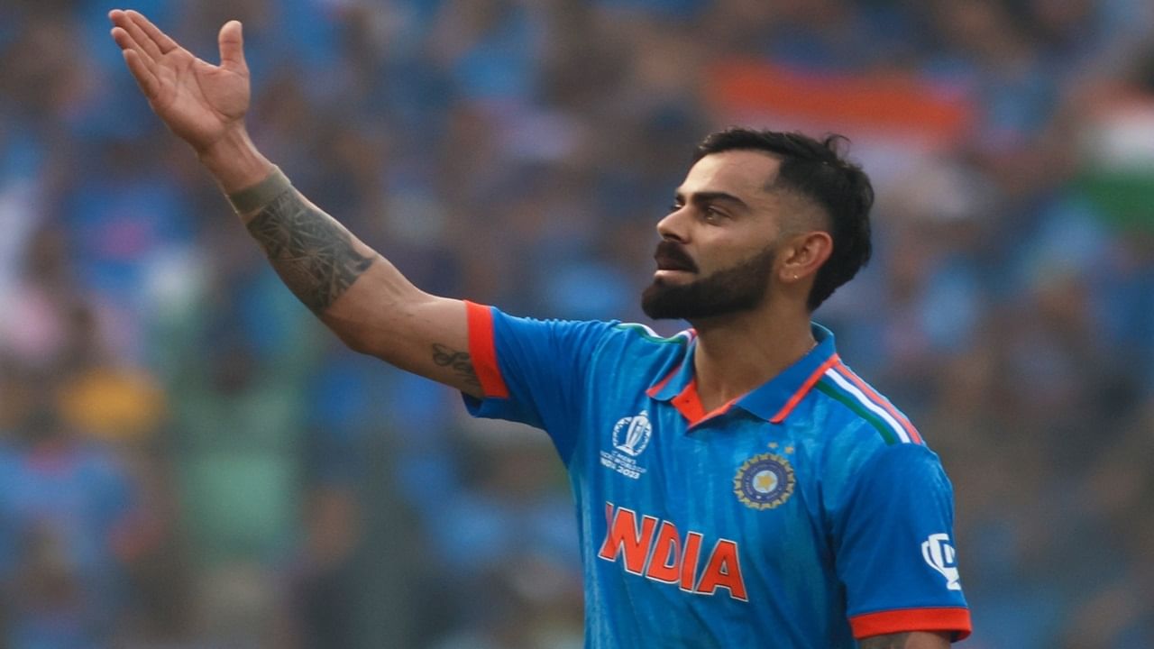 वर्ल्ड कप फायनलमध्ये टीम इंडिया ऑस्ट्रेलिया विरुद्ध भिडणार आहे. ऑस्ट्रेलियाने दक्षिण आफ्रिेकेचा 16 नोव्हेंबर रोजी पराभव करुन अंतिम फेरीत प्रवेश केला.