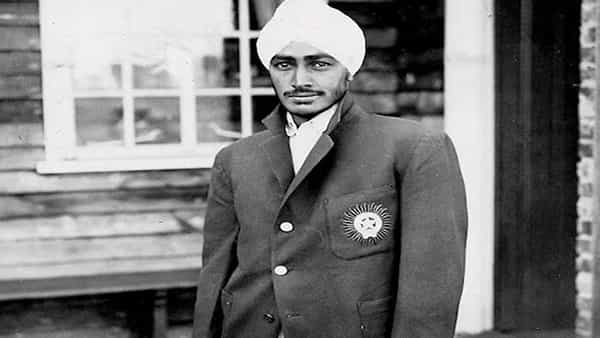 लाल सिंह मलेशिया यांचा क्वालालंपूर इथ जन्म झाला होता. लाल सिंह याची 16 डिसेंबर 1909 जन्मतारीख आहे. लाल सिंह यांनी 1932 मध्ये इंग्लंड विरुद्ध कसोटी सामना खेळला होता.