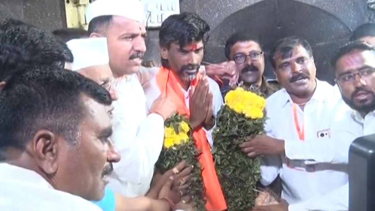 मनोज जरांगे आधी पुण्यात नंतर मुख्यमंत्री एकनाथ शिंदे यांच्या जिल्ह्यात, वाहतुकीत बदल मनोज जरांगे आधी पुण्यात नंतर मुख्यमंत्री एकनाथ शिंदे यांच्या जिल्ह्यात, वाहतुकीत बदल