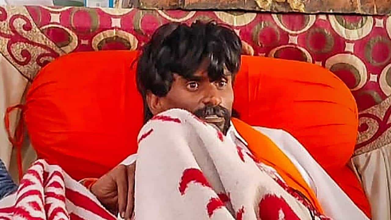 मनोज जरांगे पाटील लहान, त्यांनी अभ्यास करावा; कुणी दिला खोचक सल्ला?