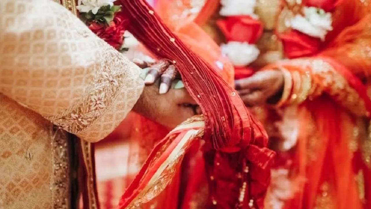 लग्नाच्या अवघ्या १० दिवसांपूर्वी तिने नातं मोडलं, रिक्षा चालकाला असा शॉक बसला की... लग्नाच्या अवघ्या १० दिवसांपूर्वी तिने नातं मोडलं, रिक्षा चालकाला असा शॉक बसला की...