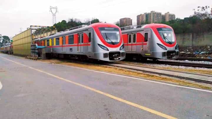 नवी मुंबई मेट्रो सेवा सुरु, पाहा काय आहेत नवीमुंबईकरांच्या प्रतिक्रिया नवी मुंबई मेट्रो सेवा सुरु, पाहा काय आहेत नवीमुंबईकरांच्या प्रतिक्रिया